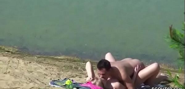  Junges Paar fickt am Strand von Timmendorf und wird gefilmt